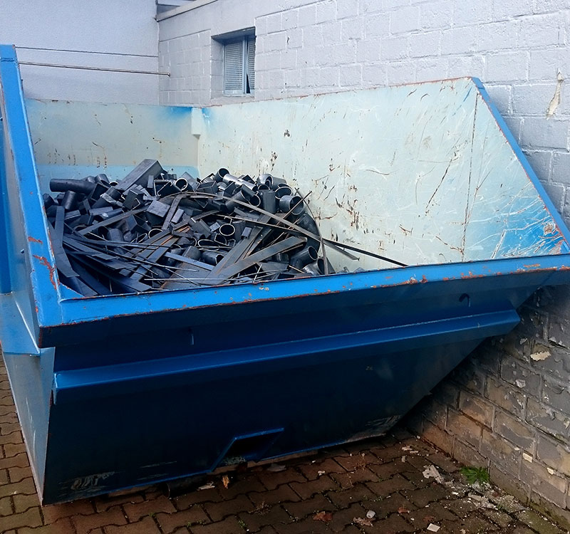 Container mit Schrott